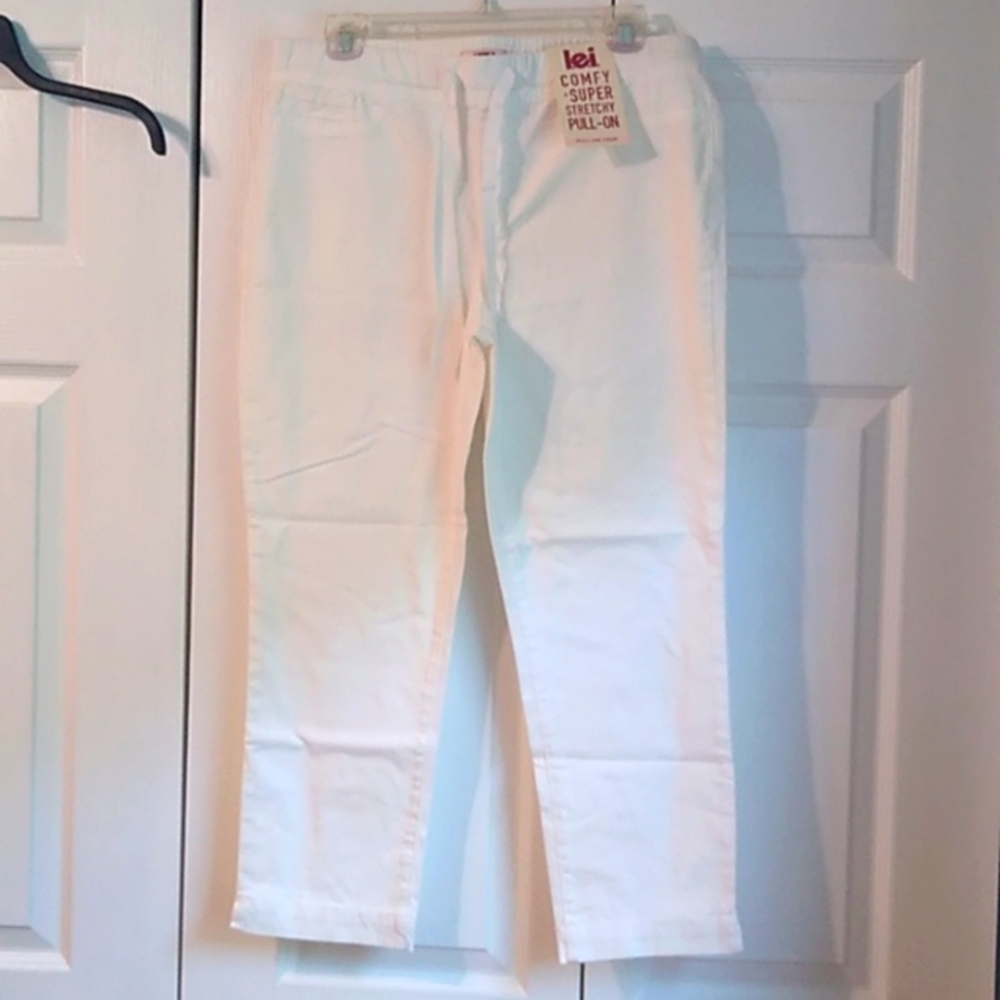 Women's LEI pull on crop pants
